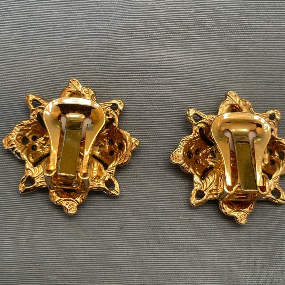 Vintage Elegant Gold and Black Floral Clip Earrings - Picture 2 of 2